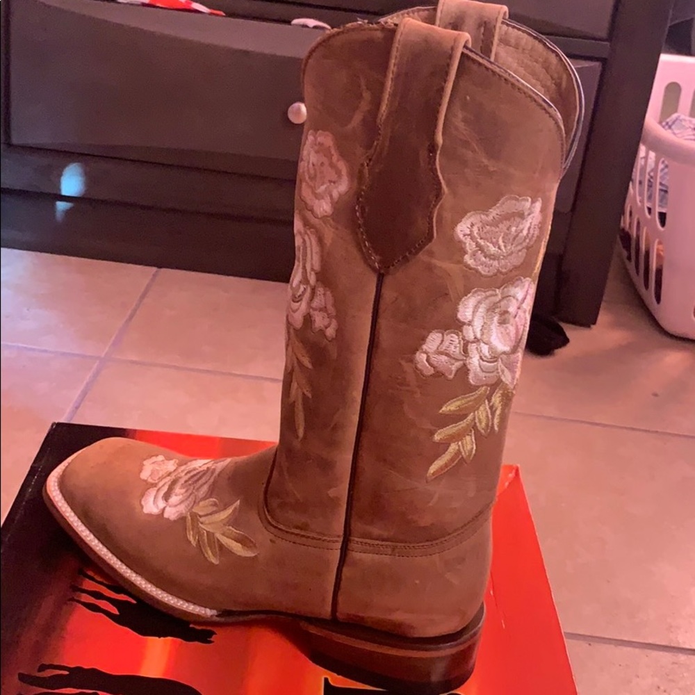 Ladies Cowgirl Boots